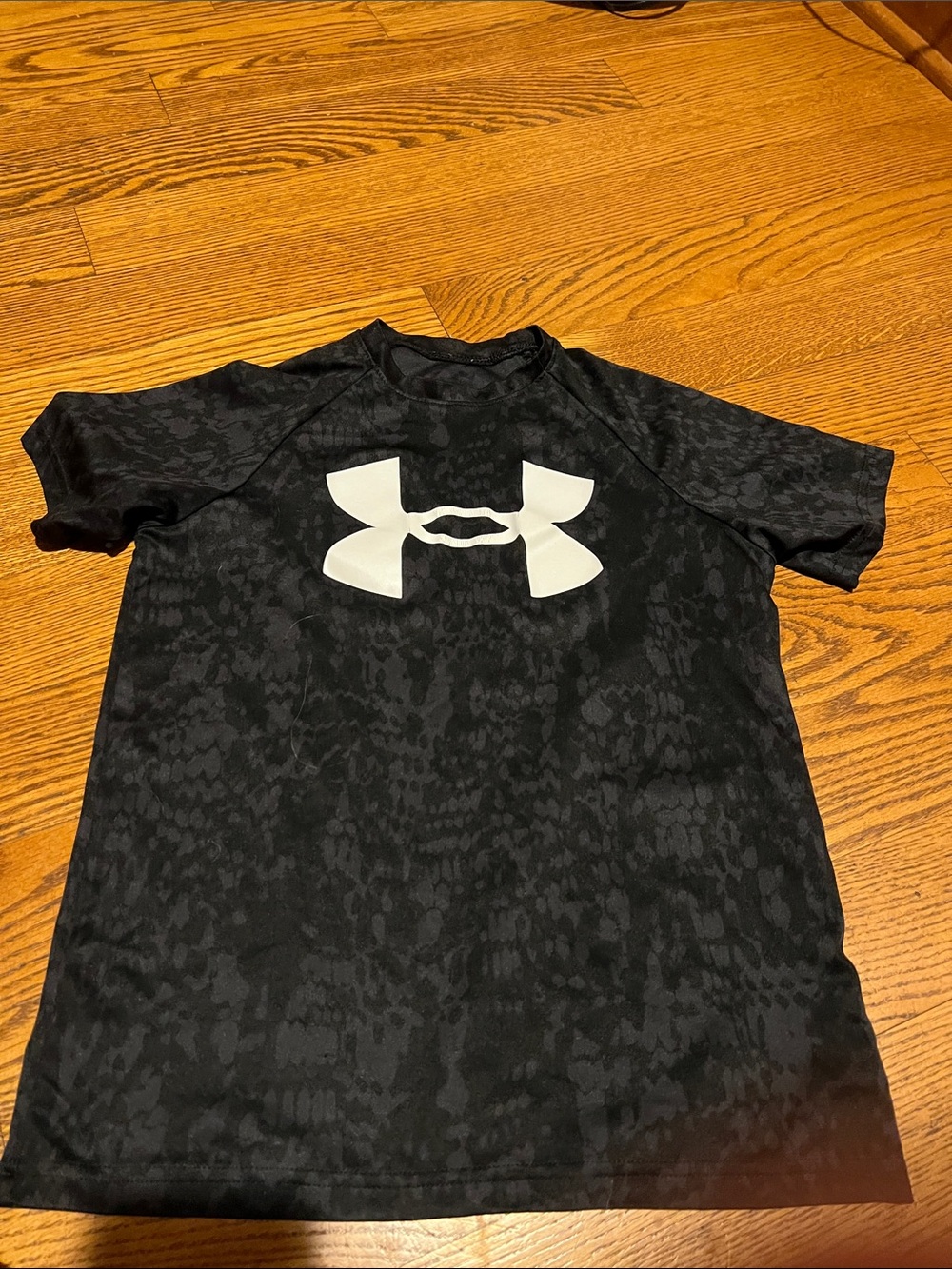 Youth medium under armour shirt